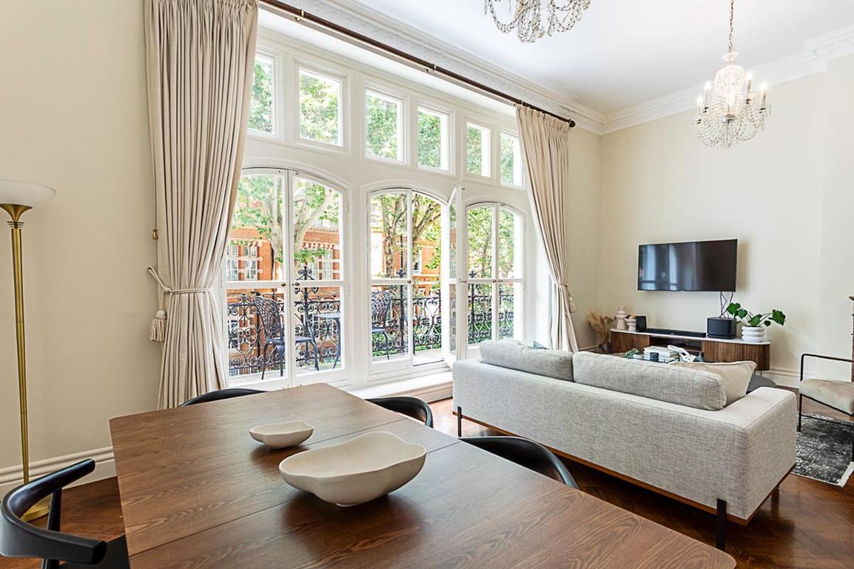 Lovely Stylish Two-bedroom Kensington Londres